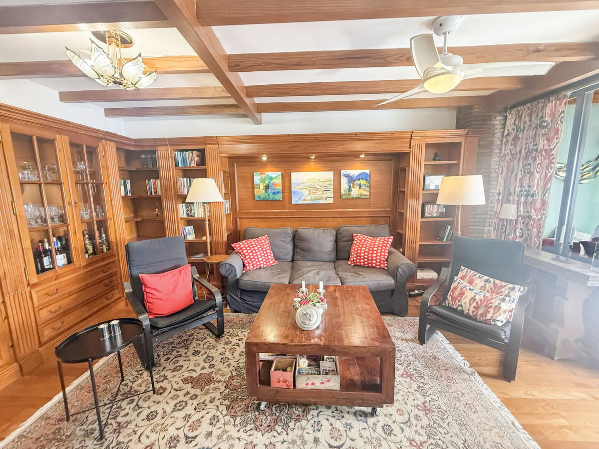 Se vende Apartamento en Planta Última de 2 dormitorios en Costa Del Sol East, Málaga, España