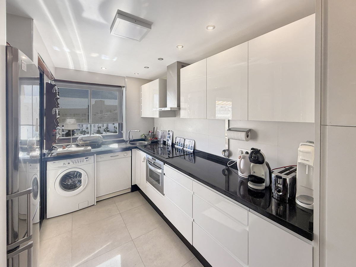 Se vende Apartamento en Planta Última de 2 dormitorios en Costa Del Sol East, Málaga, España