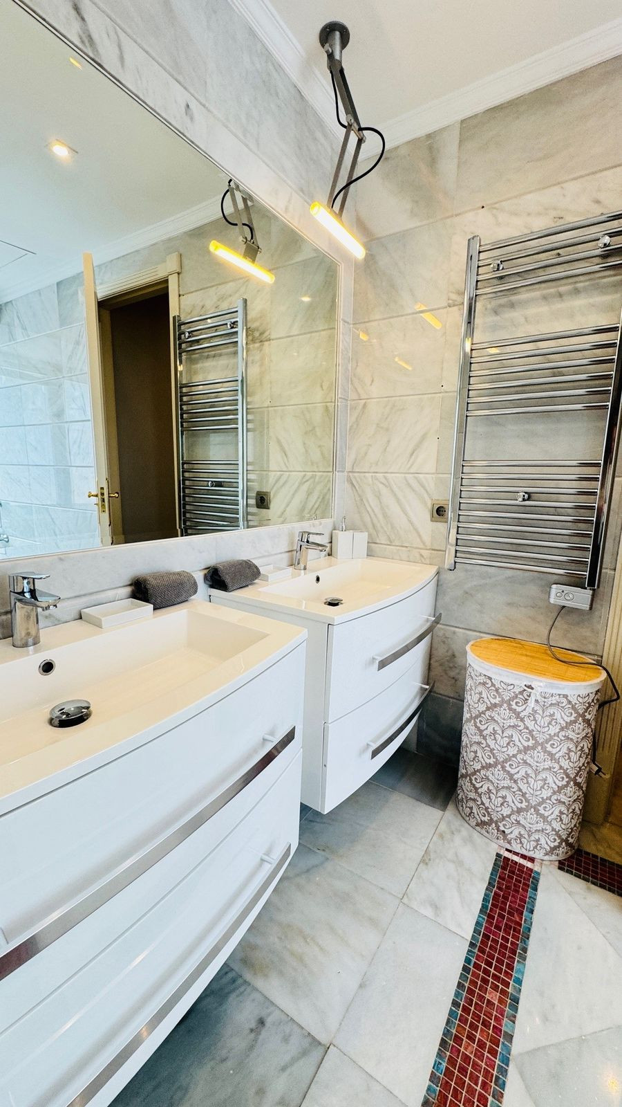 Se vende Villa - Chalet de 5 dormitorios en Costa Del Sol, Málaga, España