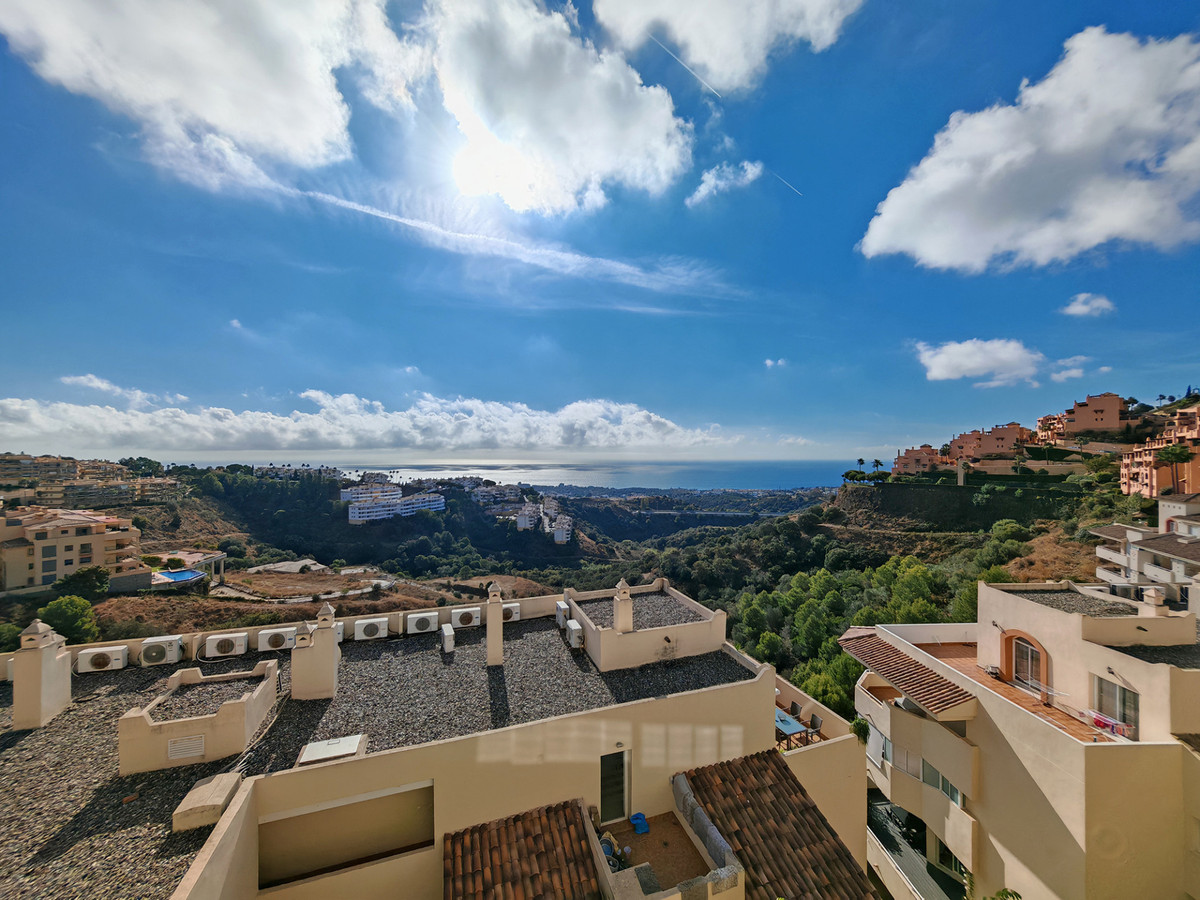 3 Bed Apartment for sale in Calahonda Costa Del Sol, Málaga, Spain