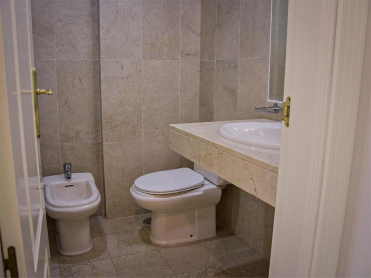 Se vende Apartamento Planta Media de 2 dormitorios en Costa Del Sol, Málaga, España