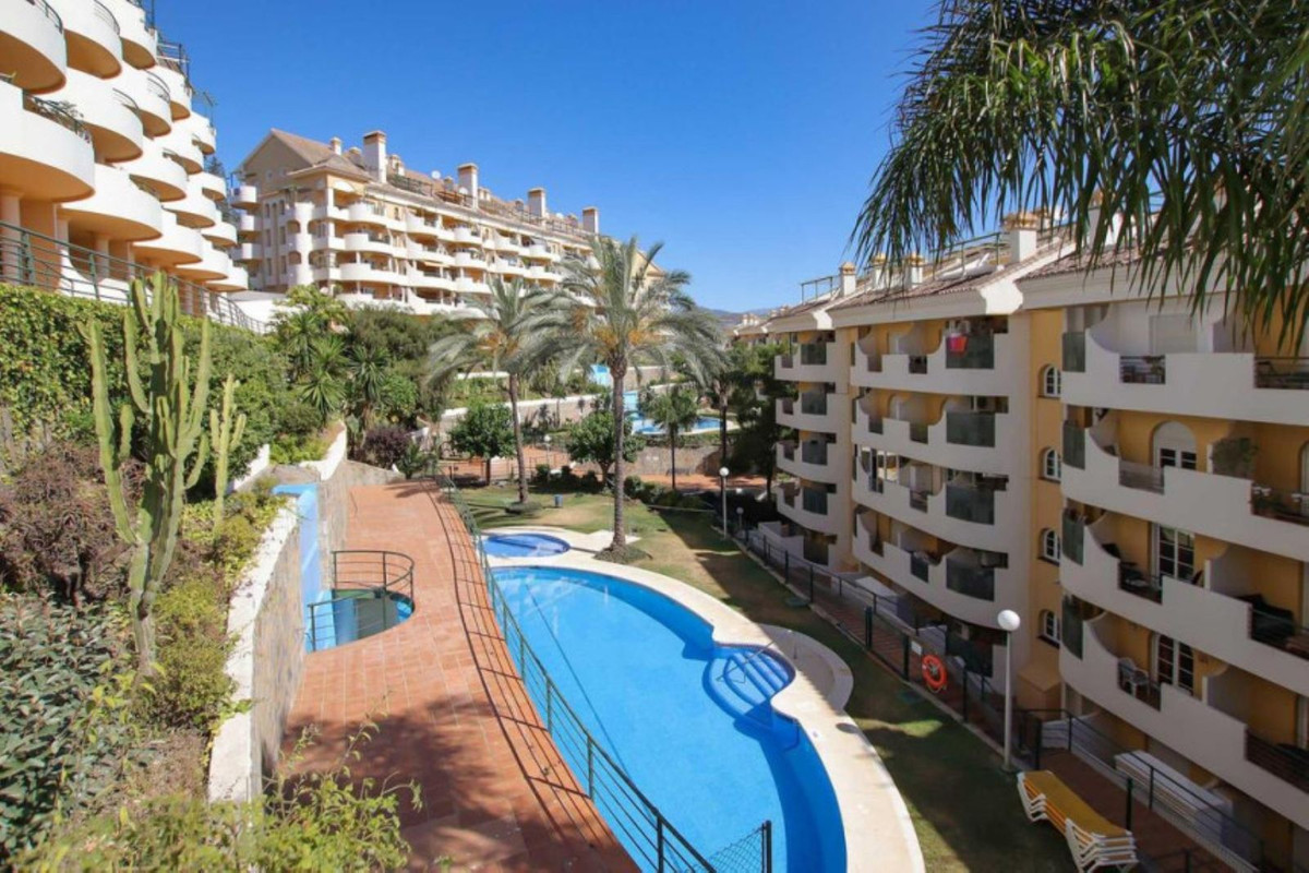 Se vende Apartamento Planta Media de 2 dormitorios en Costa Del Sol, Málaga, España