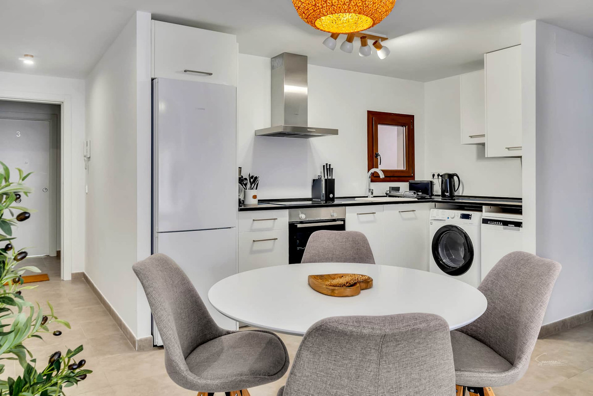 Se vende Apartamento Planta Media de 2 dormitorios en Costa Blanca, Alicante, España