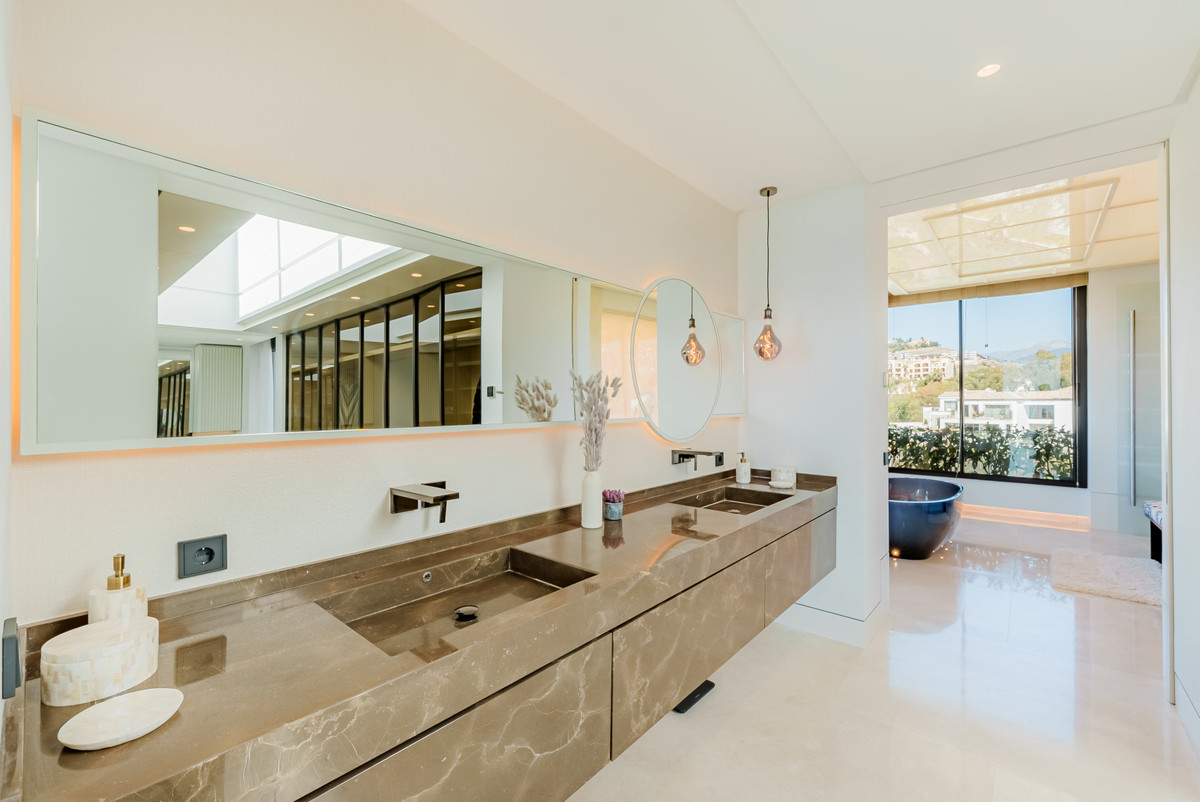 Se vende Villa - Chalet de 8 dormitorios en Costa Del Sol, Málaga, España