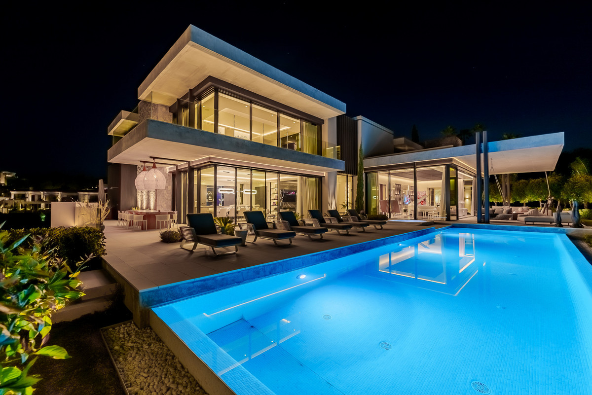 Se vende Villa - Chalet de 8 dormitorios en Costa Del Sol, Málaga, España