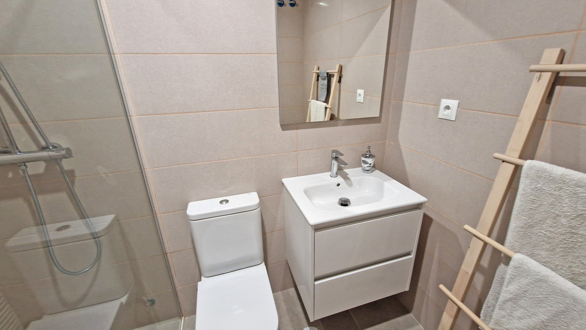 3 Bed Apartment for sale in Estepona Costa Del Sol, Málaga, Spain