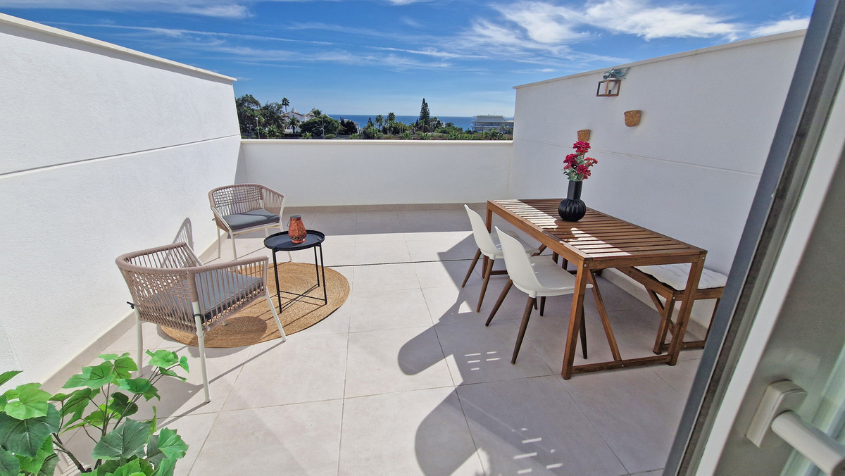3 Bed Apartment for sale in Estepona Costa Del Sol, Málaga, Spain