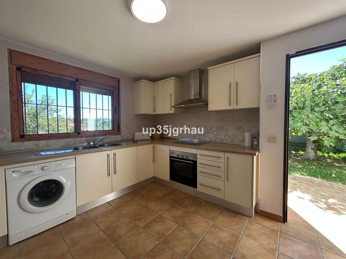 1 Bed Townhouse for sale in Estepona Costa Del Sol, Málaga, Spain