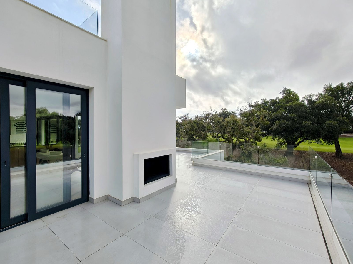 5 Bed Townhouse for sale in San Roque Club Costa Del Sol, Cádiz, Spain