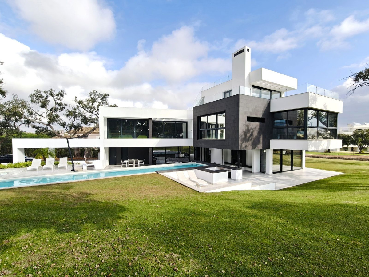 5 Bed Townhouse for sale in San Roque Club Costa Del Sol, Cádiz, Spain