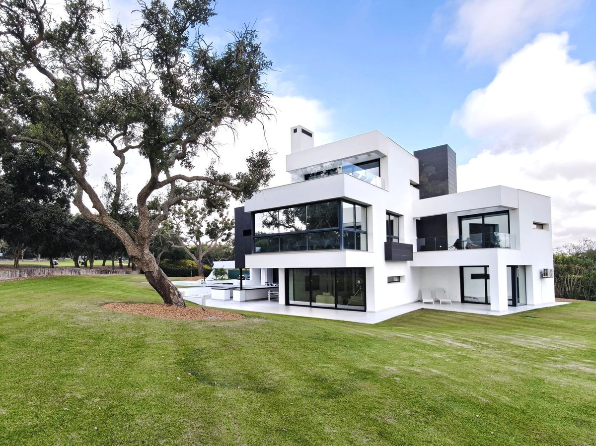 5 Bed Townhouse for sale in San Roque Club Costa Del Sol, Cádiz, Spain