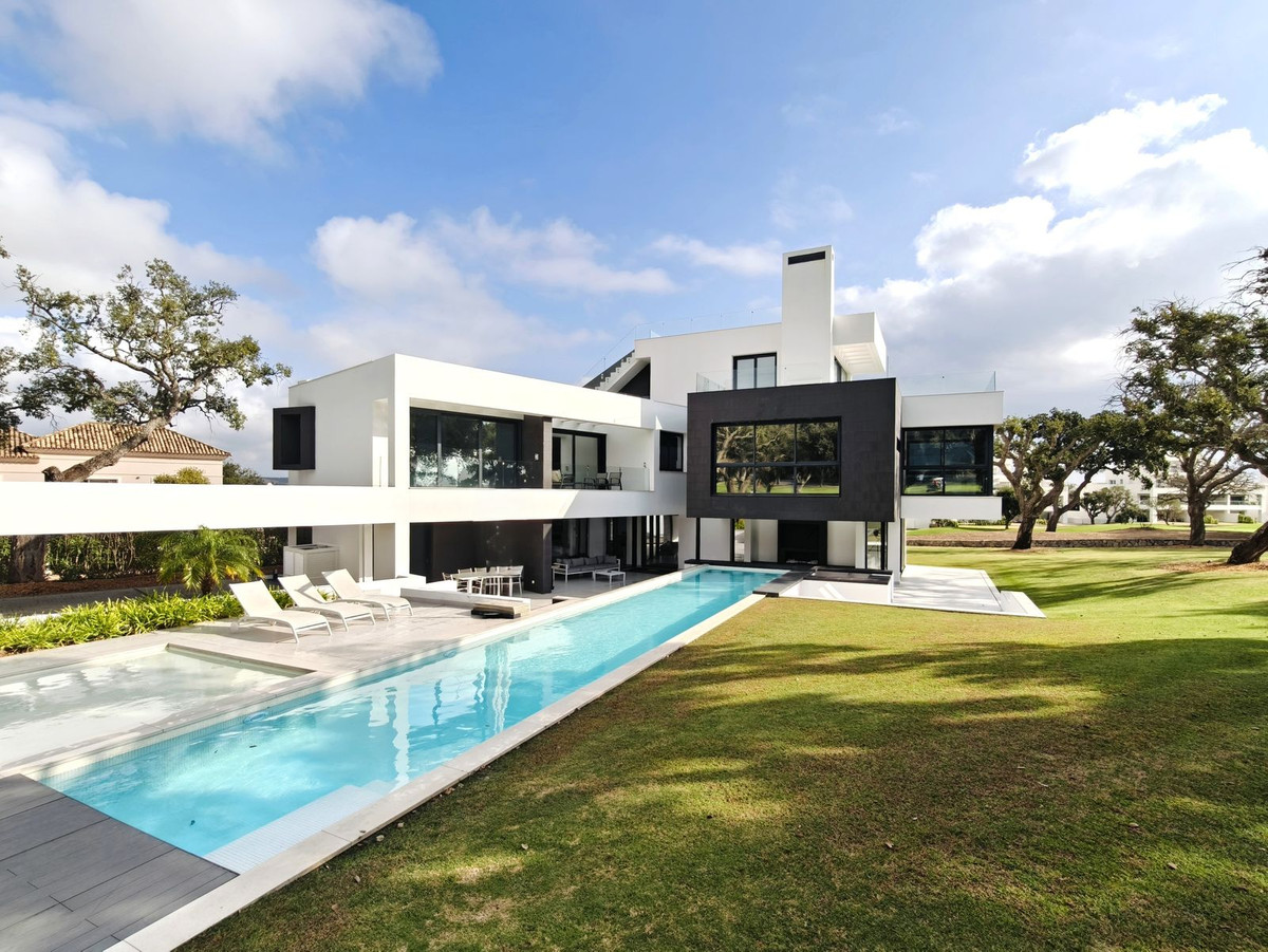 5 Bed Townhouse for sale in San Roque Club Costa Del Sol, Cádiz, Spain