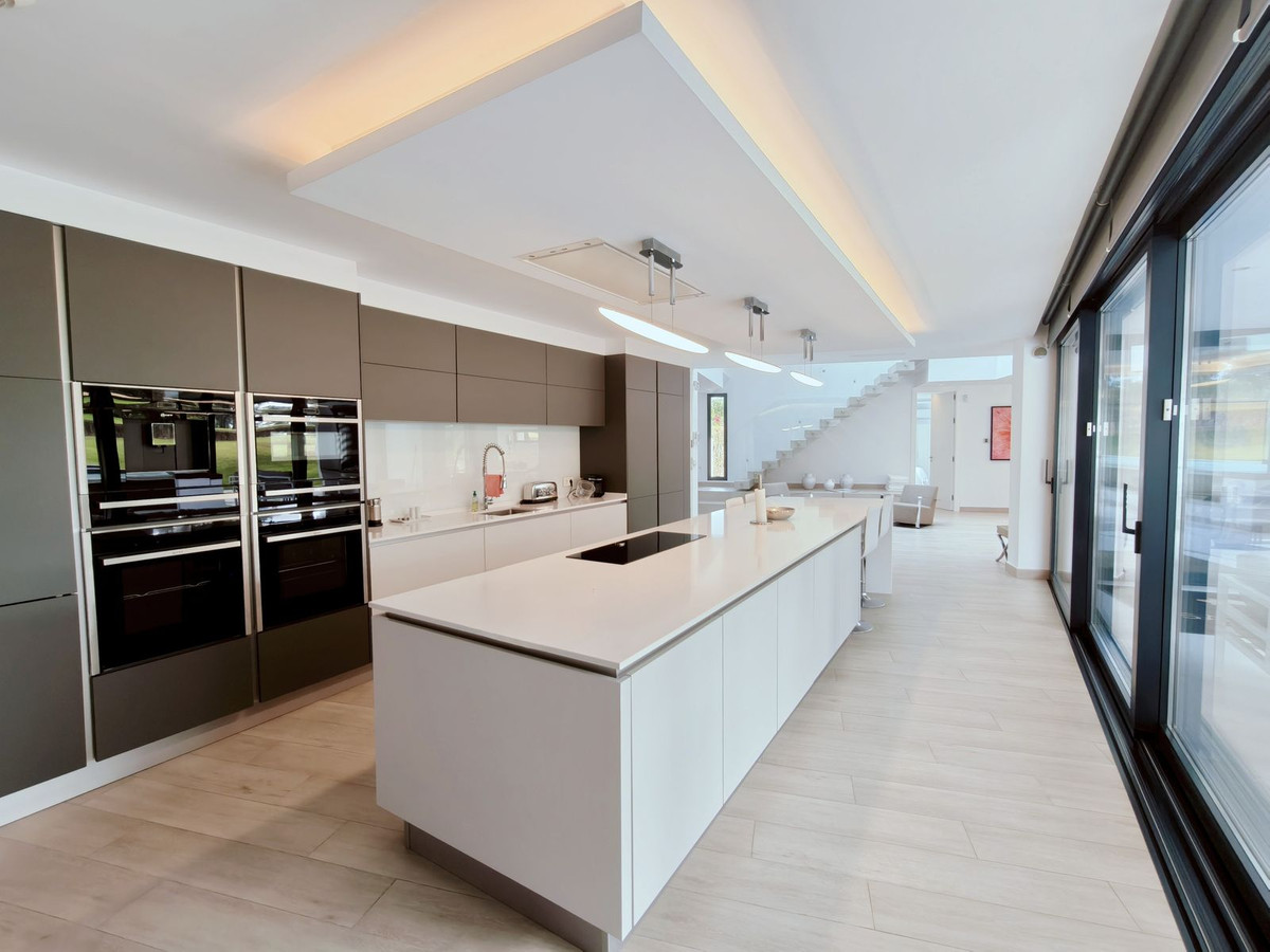 5 Bed Townhouse for sale in San Roque Club Costa Del Sol, Cádiz, Spain