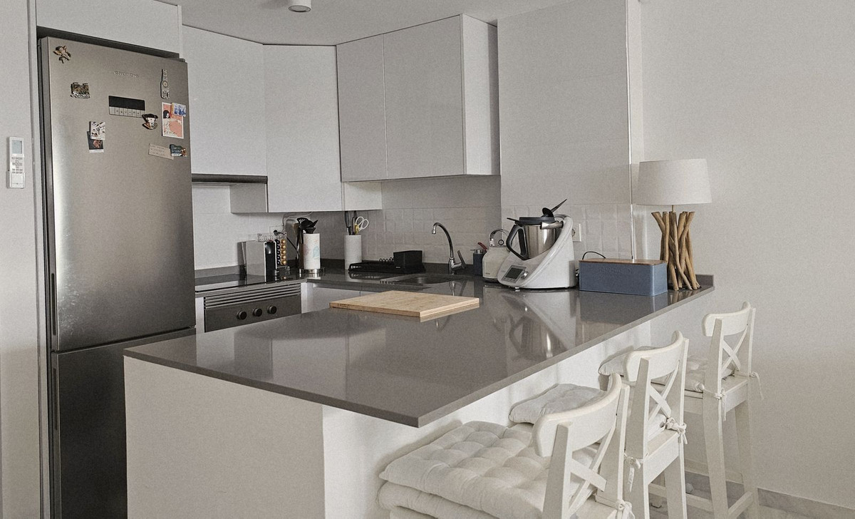 Se vende Apartamento Planta Media de 2 dormitorios en Costa Del Sol, Málaga, España