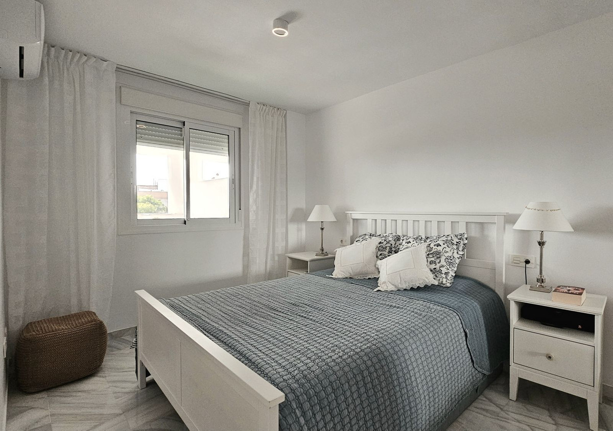 Se vende Apartamento Planta Media de 2 dormitorios en Costa Del Sol, Málaga, España