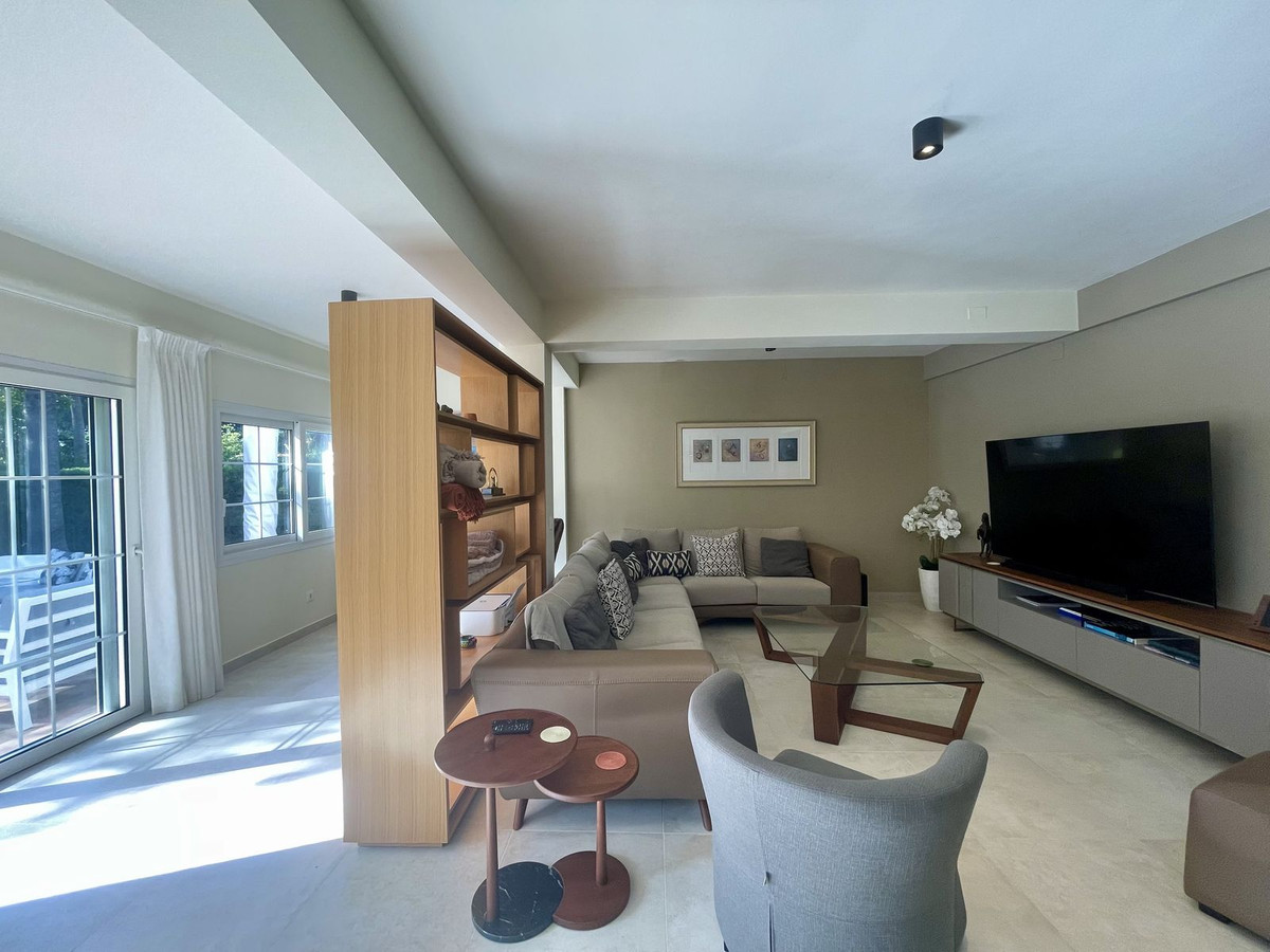 Se vende Villa - Chalet de 3 dormitorios en Costa Del Sol, Cadiz, España