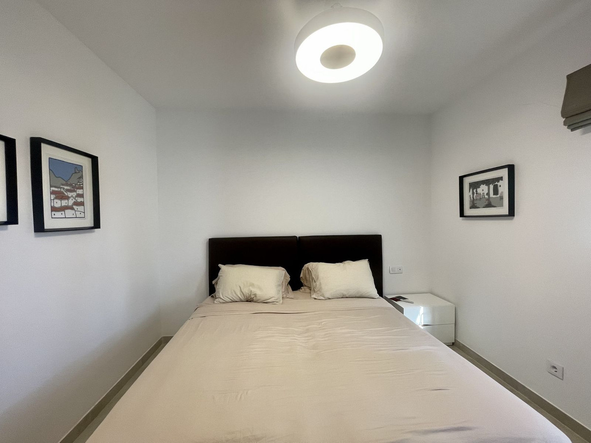 Se vende Villa - Chalet de 3 dormitorios en Costa Del Sol, Cadiz, España