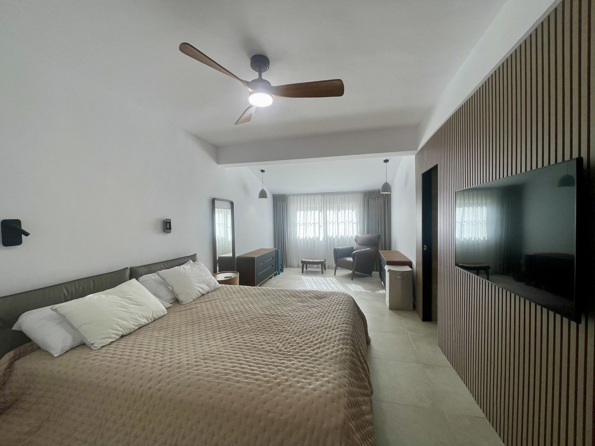 Se vende Villa - Chalet de 3 dormitorios en Costa Del Sol, Cadiz, España
