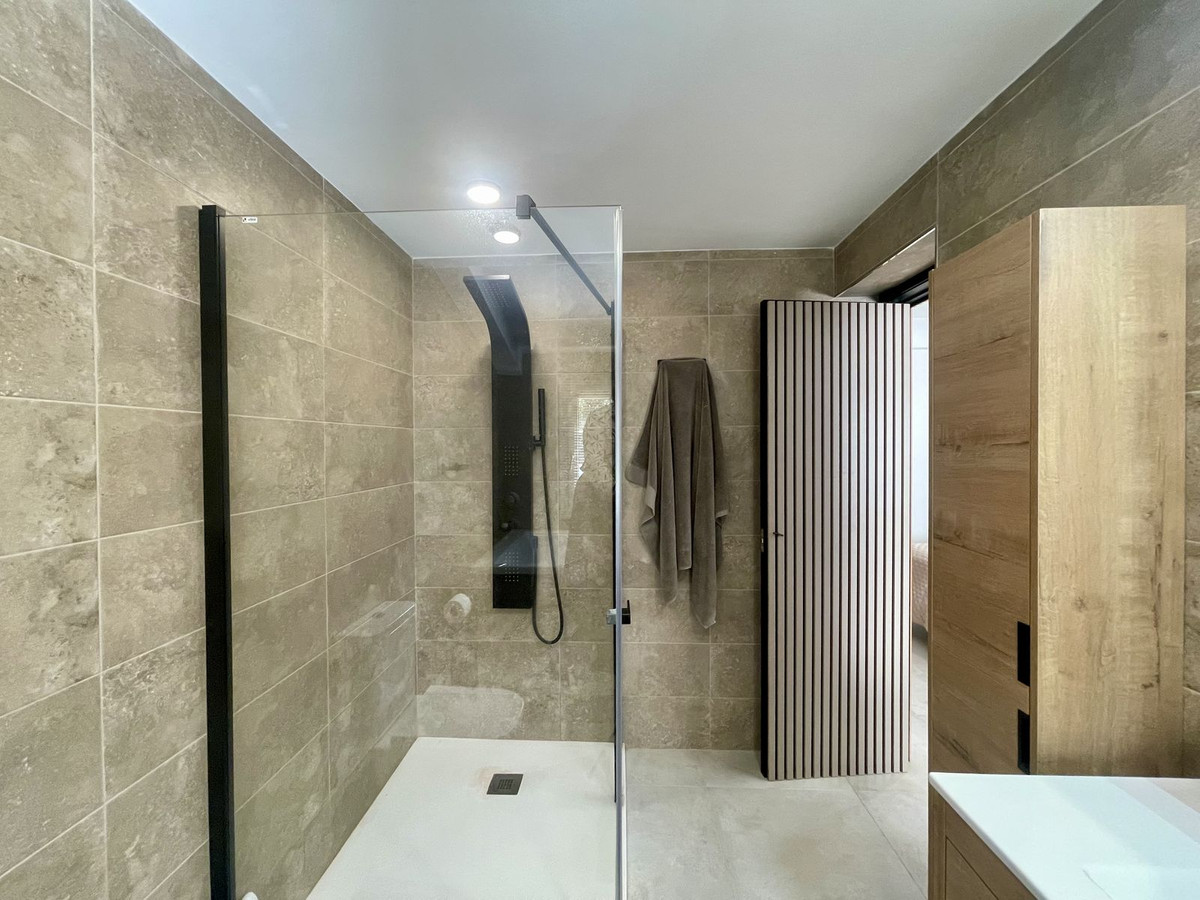 Se vende Villa - Chalet de 3 dormitorios en Costa Del Sol, Cadiz, España