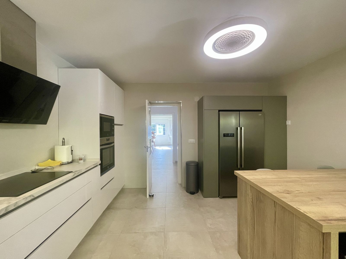 Se vende Villa - Chalet de 3 dormitorios en Costa Del Sol, Cadiz, España