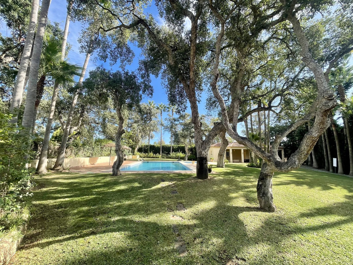 Se vende Villa - Chalet de 3 dormitorios en Costa Del Sol, Cadiz, España