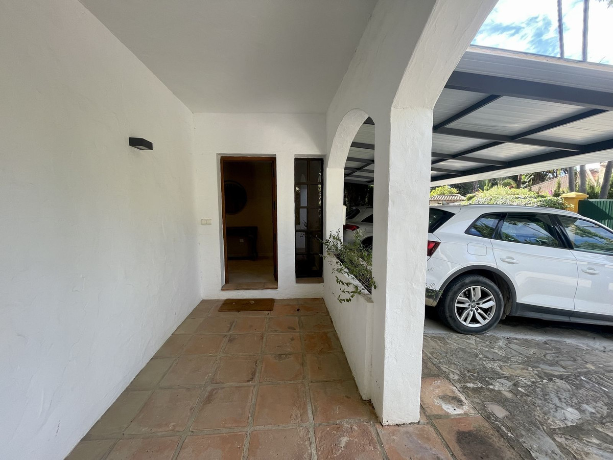 Se vende Villa - Chalet de 3 dormitorios en Costa Del Sol, Cadiz, España