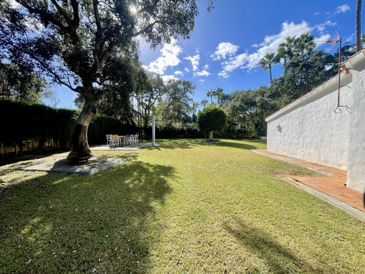Se vende Villa - Chalet de 3 dormitorios en Costa Del Sol, Cadiz, España