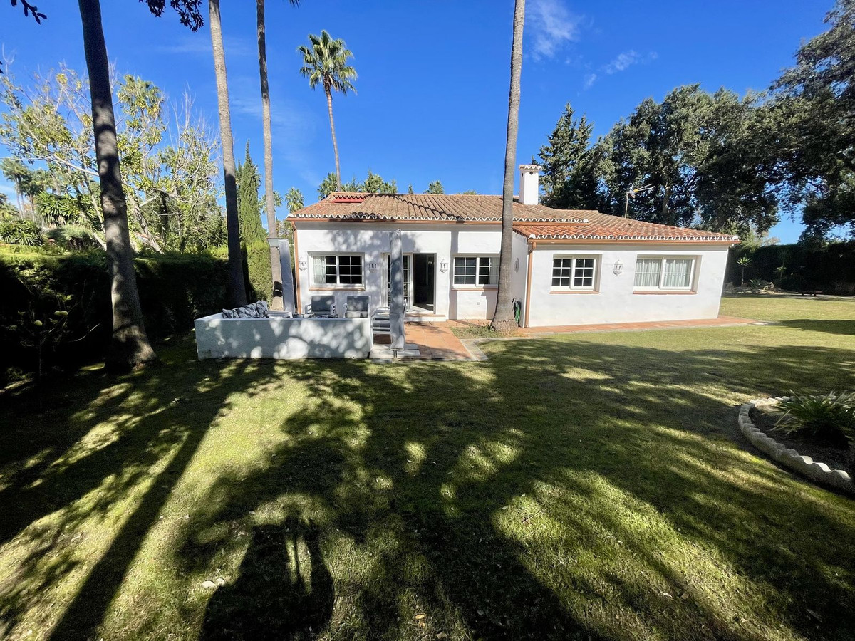 Se vende Villa - Chalet de 3 dormitorios en Costa Del Sol, Cadiz, España