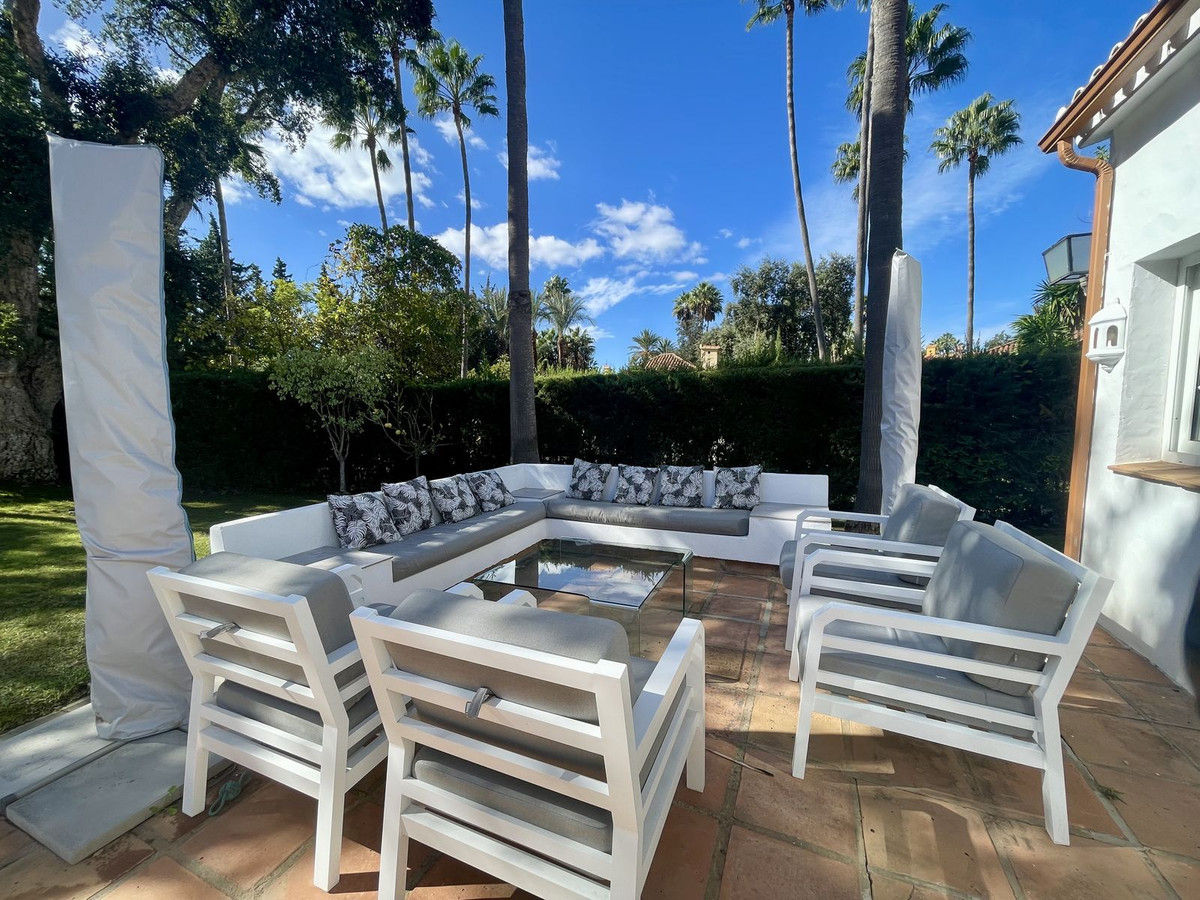 Se vende Villa - Chalet de 3 dormitorios en Costa Del Sol, Cadiz, España