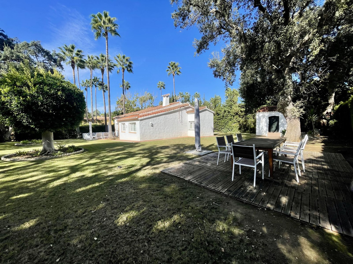 Se vende Villa - Chalet de 3 dormitorios en Costa Del Sol, Cadiz, España