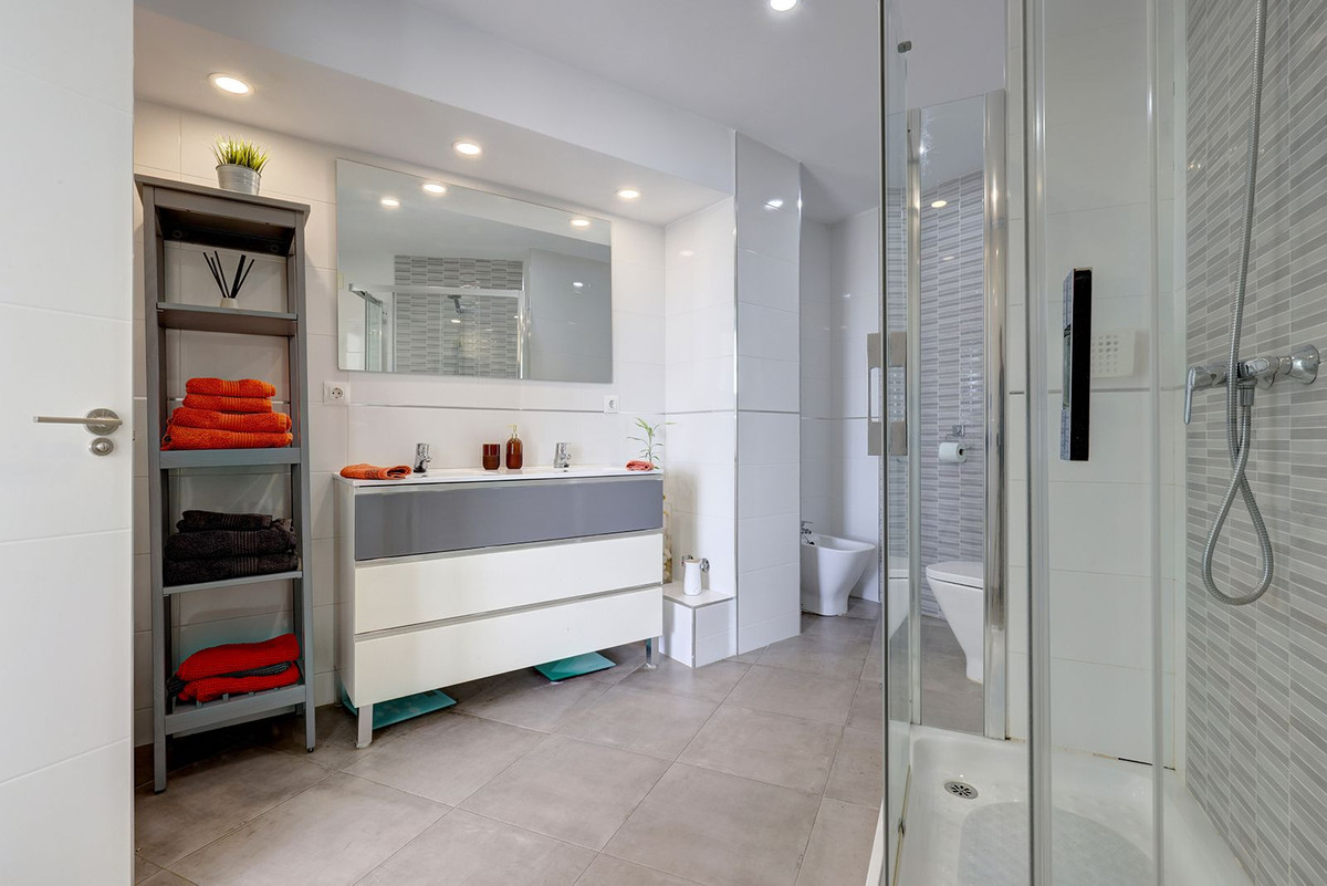 1 Bed Apartment for sale in Benalmadena Costa Costa Del Sol, Málaga, Spain
