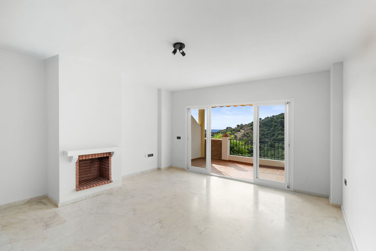2 Bed Apartment for sale in Calahonda Costa Del Sol, Málaga, Spain