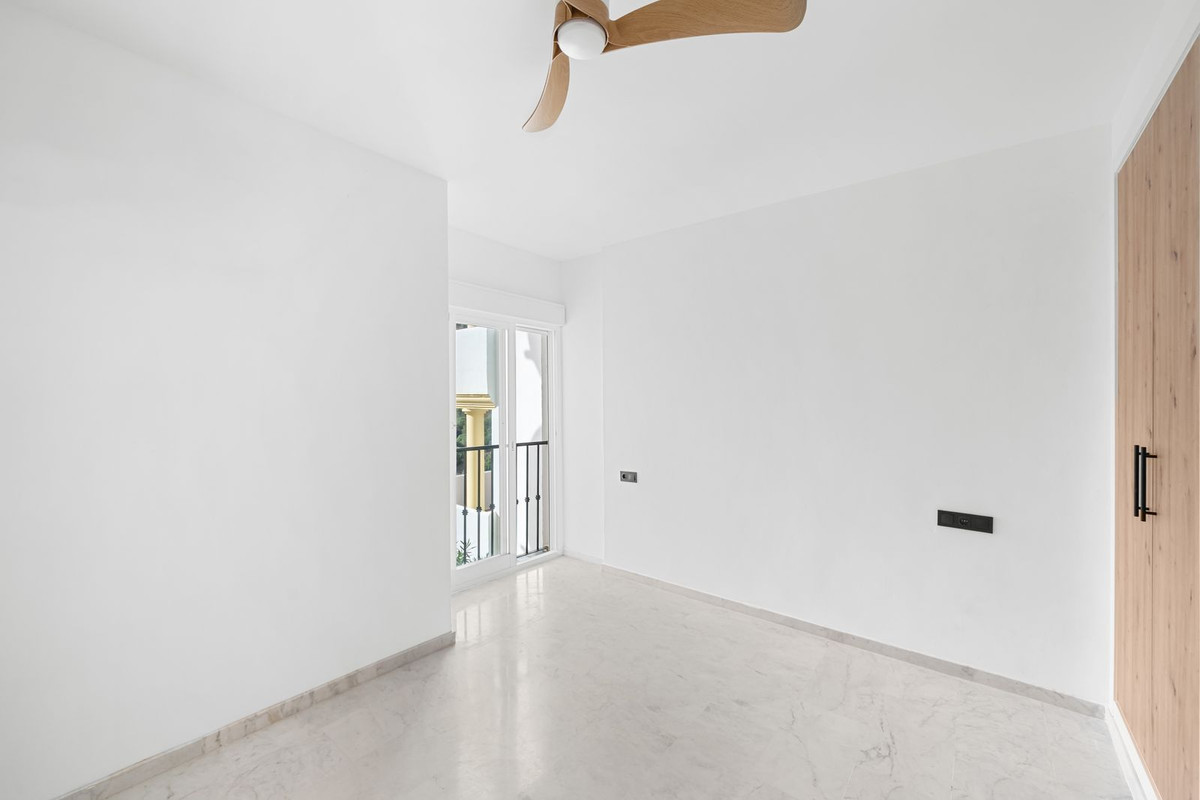 2 Bed Apartment for sale in Calahonda Costa Del Sol, Málaga, Spain