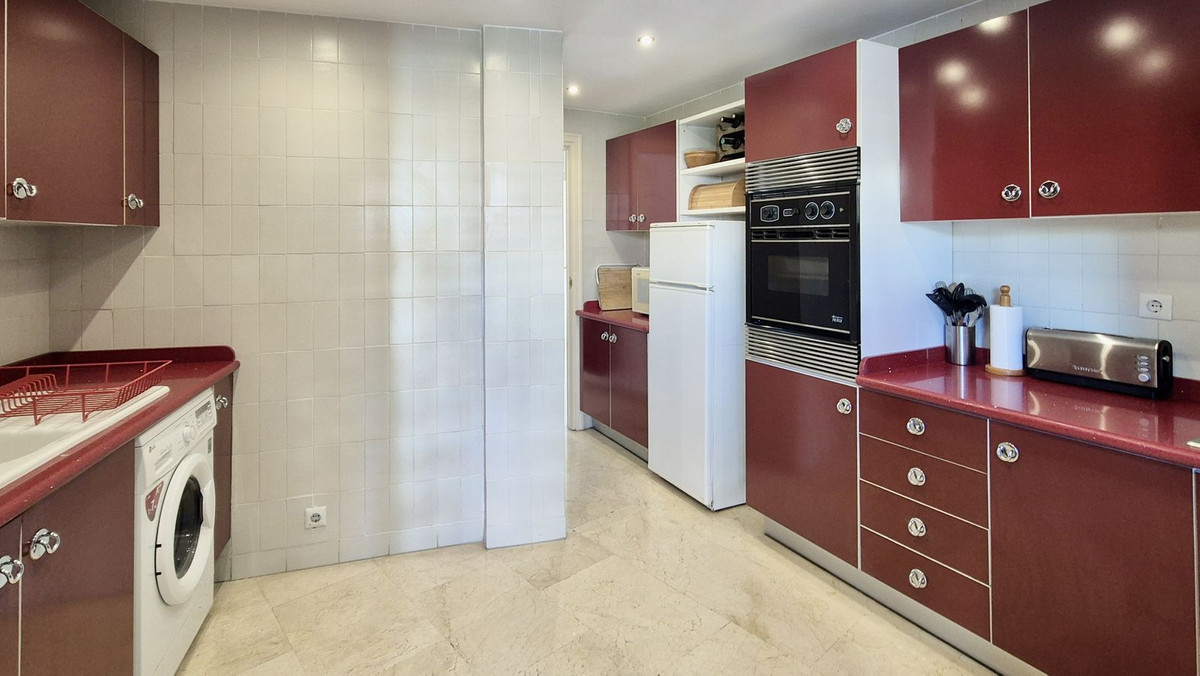 3 Bed Apartment for sale in Marbella Costa Del Sol, Málaga, Spain