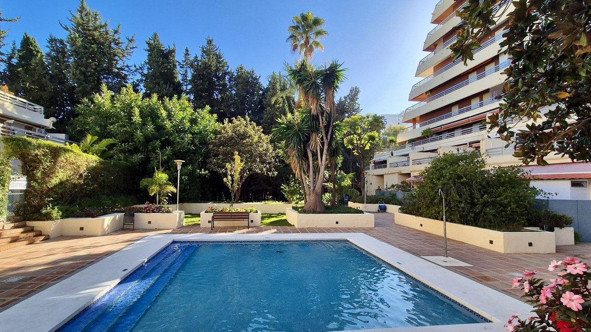 3 Bed Apartment for sale in Marbella Costa Del Sol, Málaga, Spain