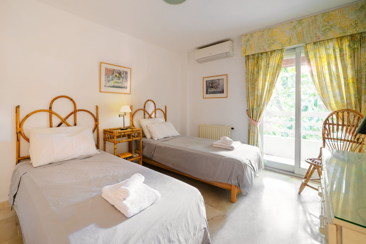 3 Bed Apartment for sale in Marbella Costa Del Sol, Málaga, Spain