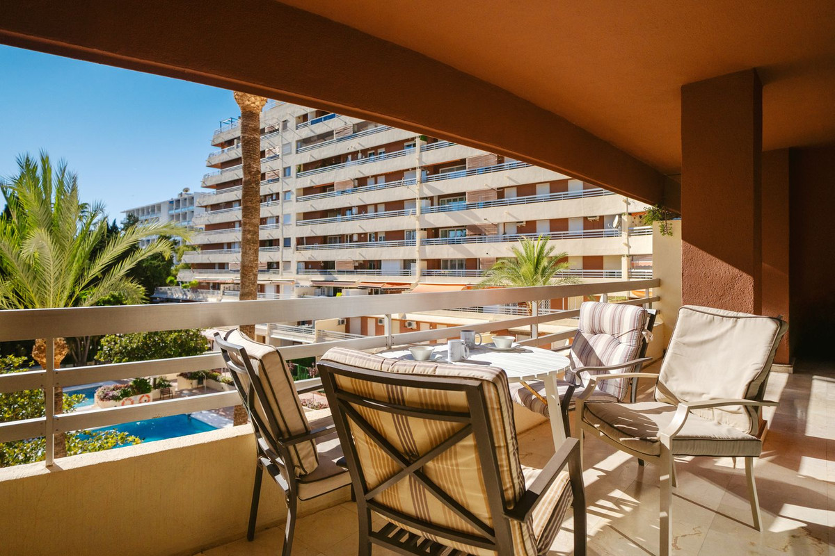 3 Bed Apartment for sale in Marbella Costa Del Sol, Málaga, Spain