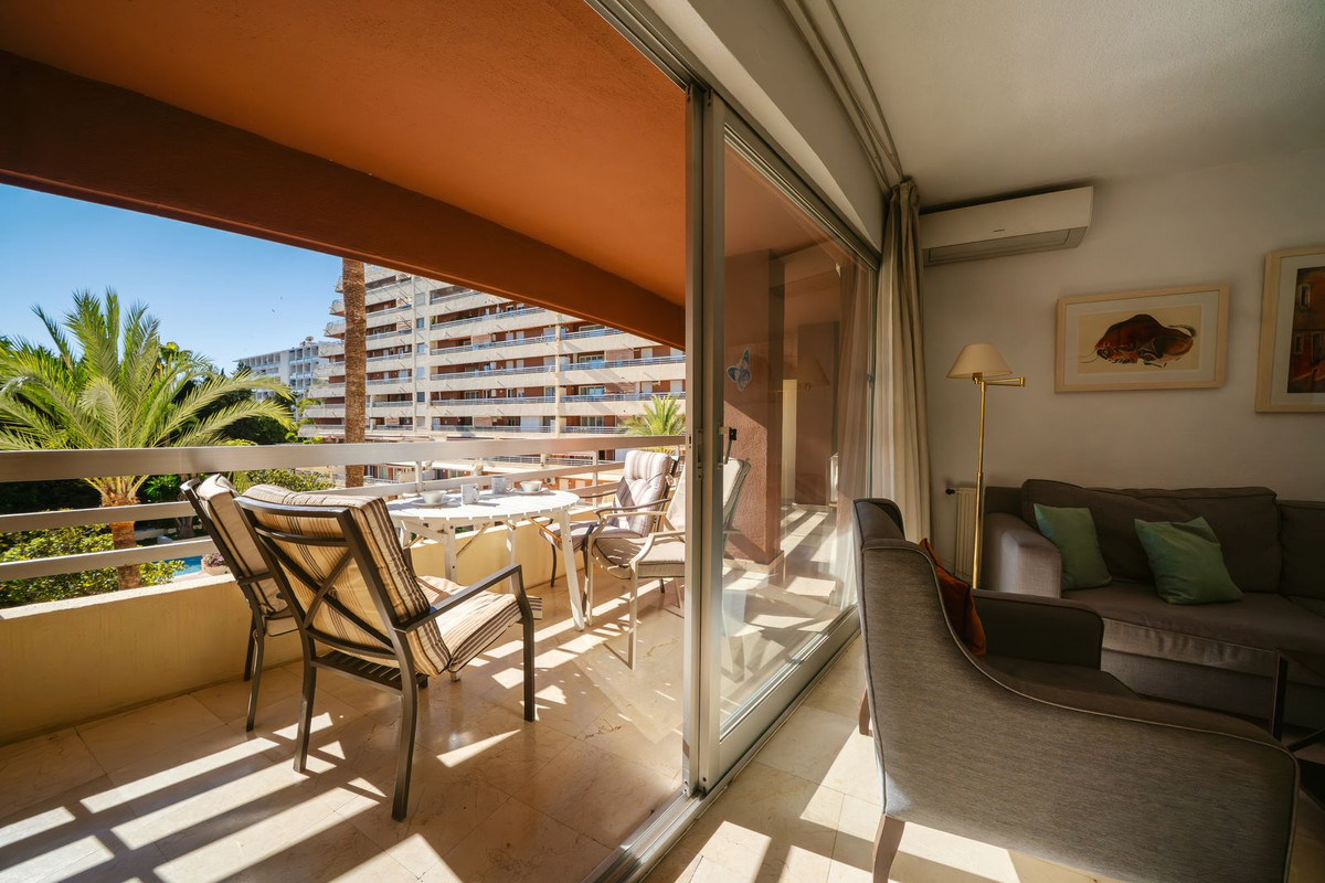 3 Bed Apartment for sale in Marbella Costa Del Sol, Málaga, Spain
