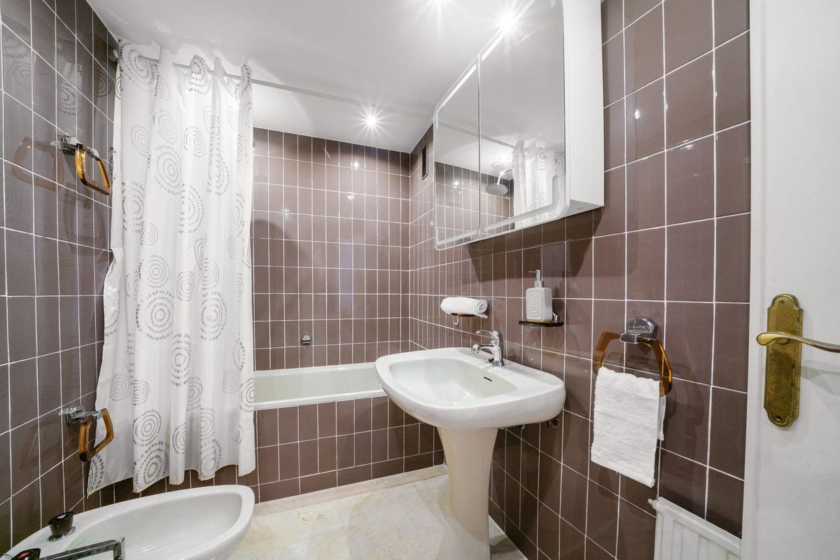 3 Bed Apartment for sale in Marbella Costa Del Sol, Málaga, Spain