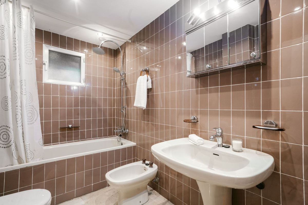 3 Bed Apartment for sale in Marbella Costa Del Sol, Málaga, Spain