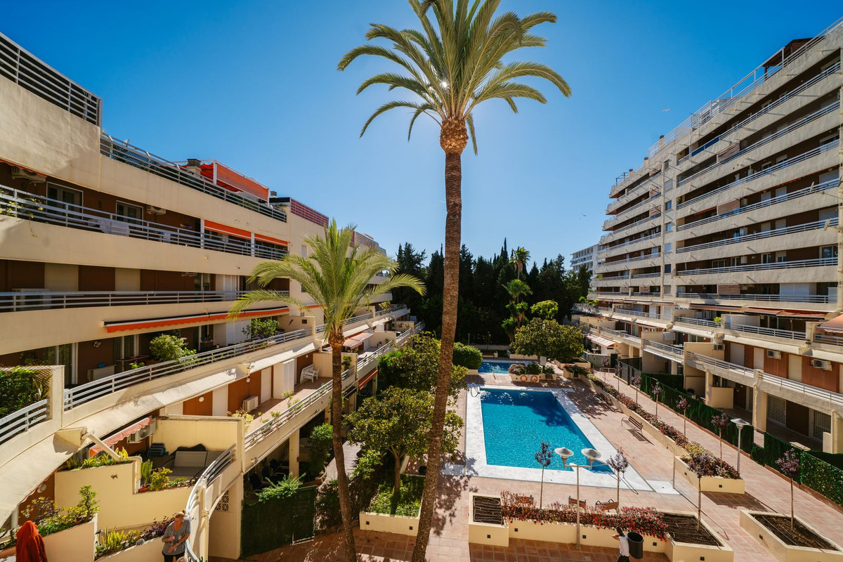 3 Bed Apartment for sale in Marbella Costa Del Sol, Málaga, Spain