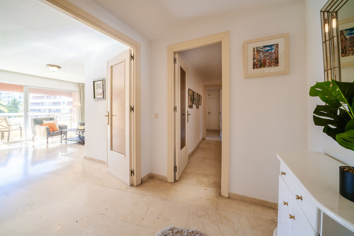3 Bed Apartment for sale in Marbella Costa Del Sol, Málaga, Spain