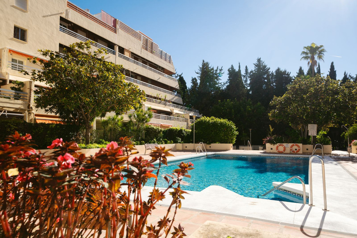 3 Bed Apartment for sale in Marbella Costa Del Sol, Málaga, Spain