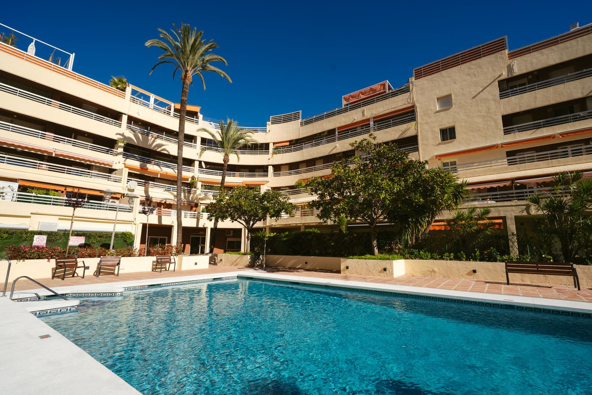 3 Bed Apartment for sale in Marbella Costa Del Sol, Málaga, Spain