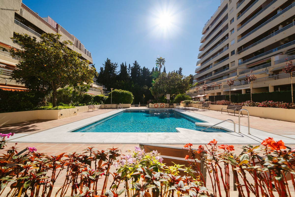 3 Bed Apartment for sale in Marbella Costa Del Sol, Málaga, Spain