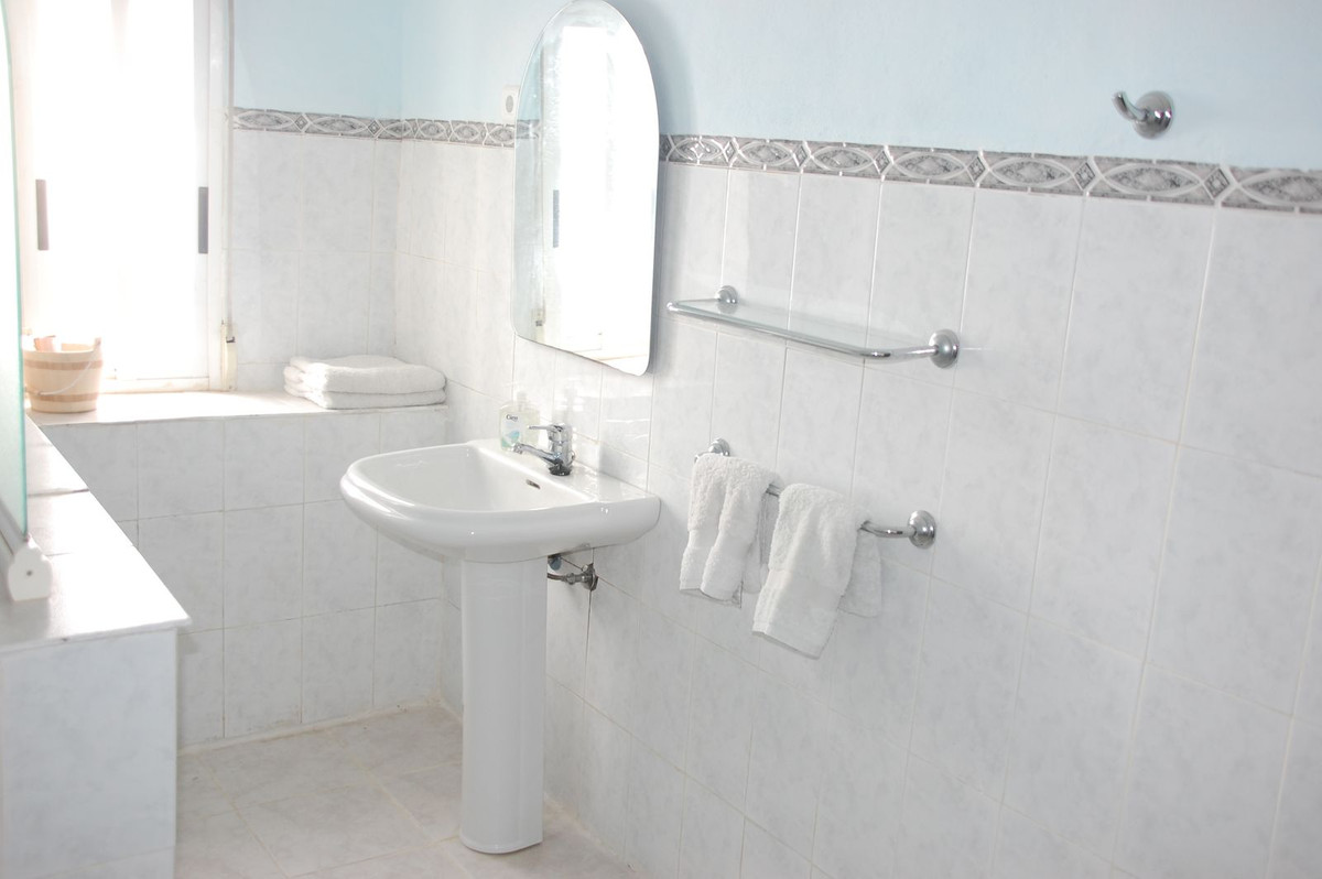 Se vende Pareada de 4 dormitorios en Costa Del Sol, Málaga, España