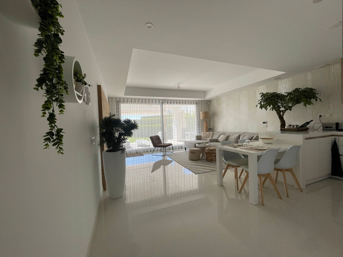 2 Bed Apartment for sale in Atalaya Costa Del Sol, Málaga, Spain