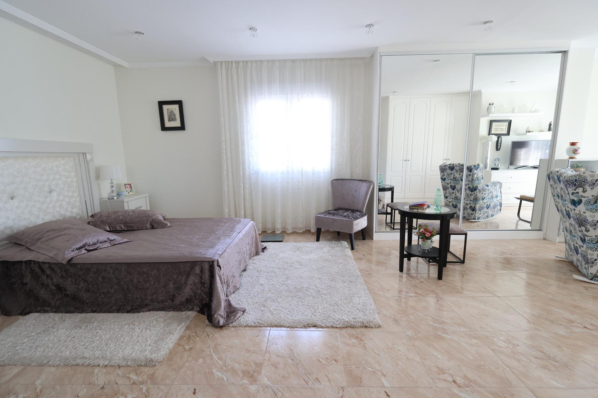 5 Bed Townhouse for sale in Torrevieja Costa Blanca, Alicante, Spain