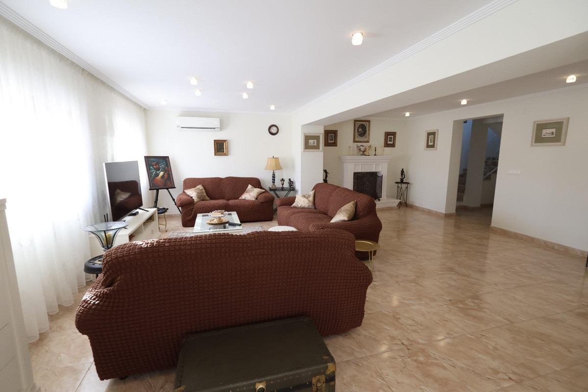 5 Bed Townhouse for sale in Torrevieja Costa Blanca, Alicante, Spain