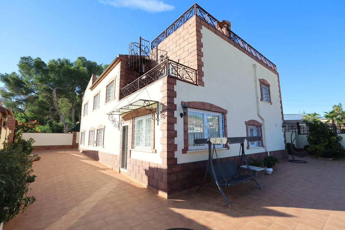 5 Bed Townhouse for sale in Torrevieja Costa Blanca, Alicante, Spain